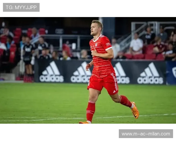 拜仁德里赫特角球头槌锁定胜局，成为足球场上的新传奇