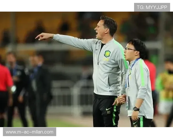 冠军教练战术手册被媒体连夜拆解，热议不断