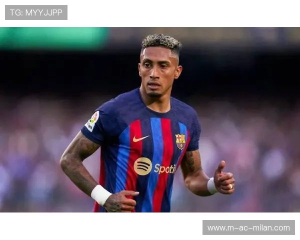 巴萨直塞撕开防线，佩德里助攻拉菲尼亚推射入网