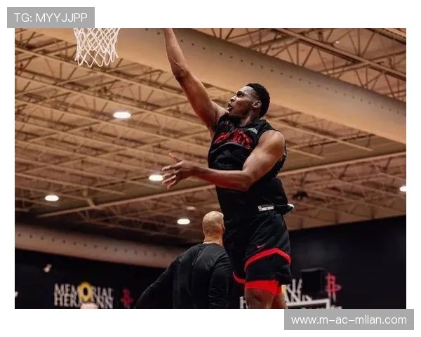 火箭弃将兰代尔加盟灰熊，三分投射爆发，成为内线新锐